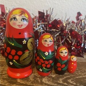 Vibrant Russian Nesting Dolls Set